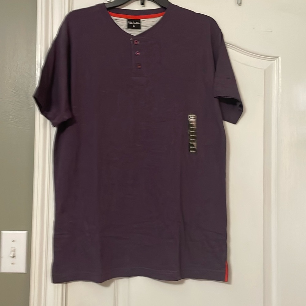Jake Austin Tee, beautiful with 3 buttons down front